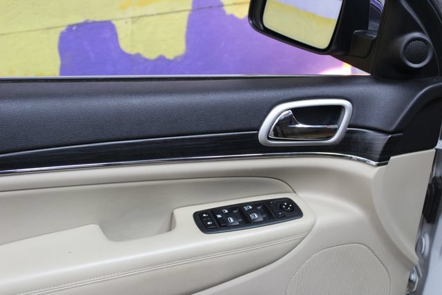 Used 2020 Jeep Grand Cherokee Limited AWD/4WD image 13