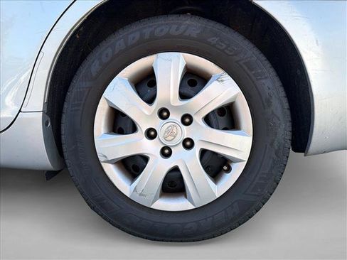 Used 2011 Toyota Camry LE FWD image 6