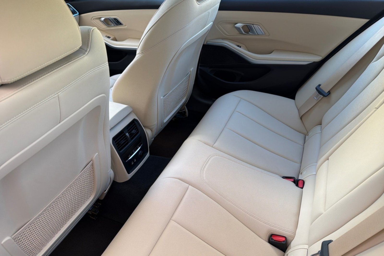 Used 2020 BMW 330i Sedan w/ Driving Assistance Package RWD image 11
