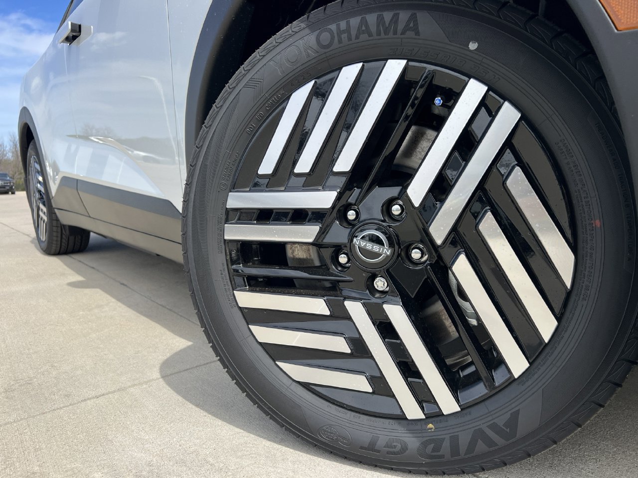 New 2026 Nissan Leaf Platinum+ w/ Floor Mat Package (SV+) FWD image 6