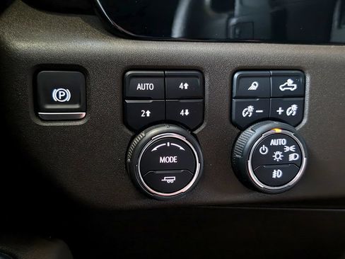 Used 2024 Chevrolet Silverado 1500 LT Trail Boss w/ LT Trail Boss Premium Package AWD/4WD image 29