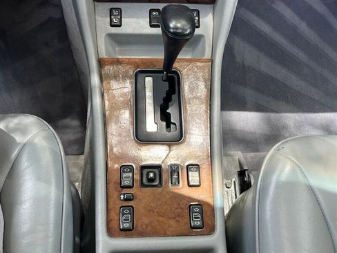 Used 1987 Mercedes-Benz 560 SEL image 25