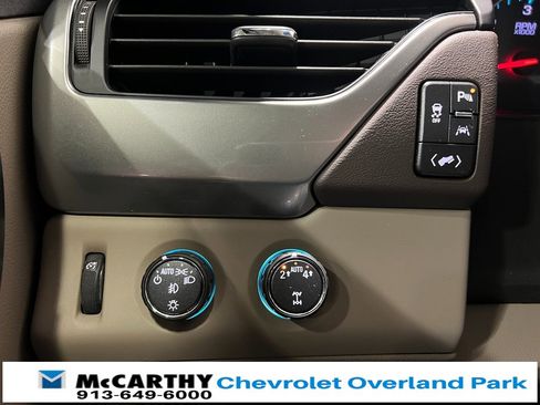Used 2020 Chevrolet Suburban Premier image 16