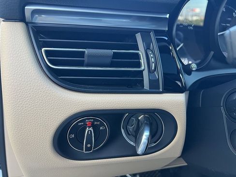 Used 2022 Porsche Macan image 20