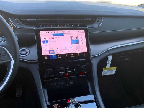 New 2025 Jeep Grand Cherokee Limited image 6