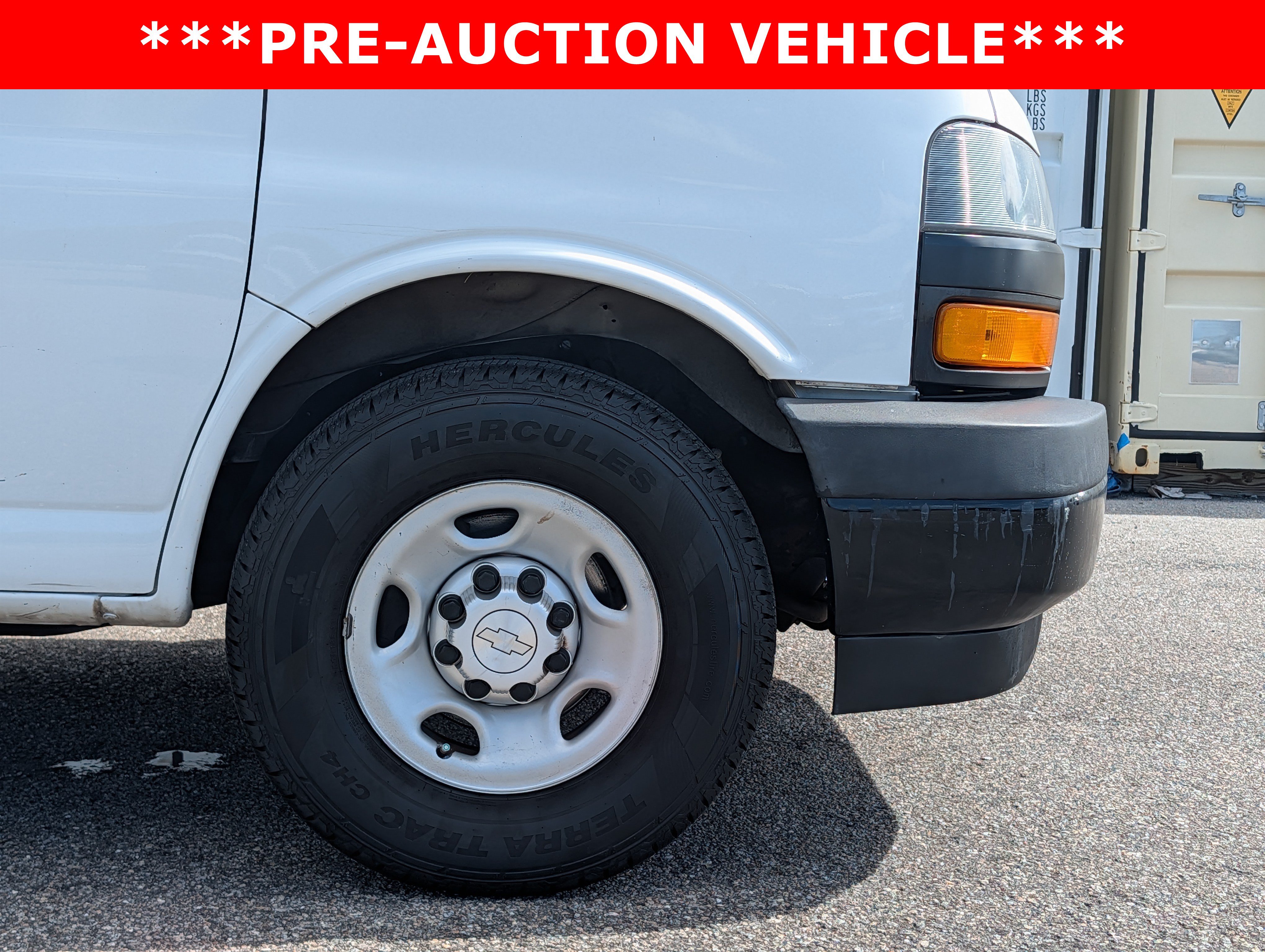 Used 2018 Chevrolet Express 2500 w/ Driver Convenience Package RWD image 12