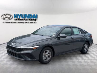 New 2025 Hyundai Elantra SE