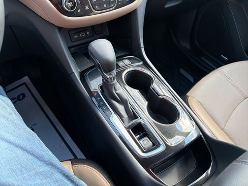 Used 2023 Chevrolet Equinox Premier image 15