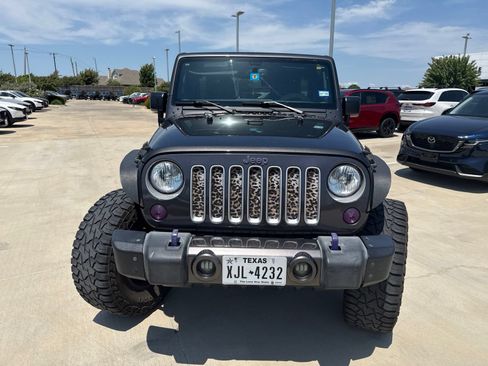 Used 2016 Jeep Wrangler Unlimited Sahara w/ Connectivity Group AWD/4WD image 2