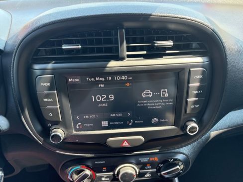 Used 2025 Kia Soul LX w/ LX Technology Package FWD image 21