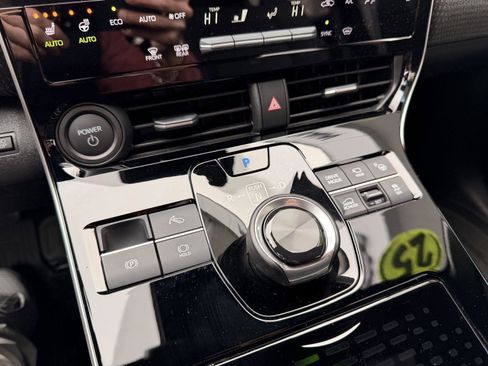 Used 2025 Subaru Solterra Limited image 24