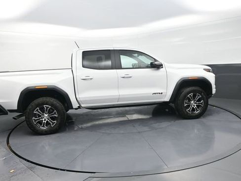 Used 2024 GMC Canyon AT4 w/ AT4 Premium Package image 31
