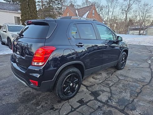 Certified 2022 Chevrolet Trax LT w/ LT Convenience Package image 4