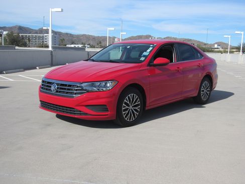 Used 2021 Volkswagen Jetta S image 1