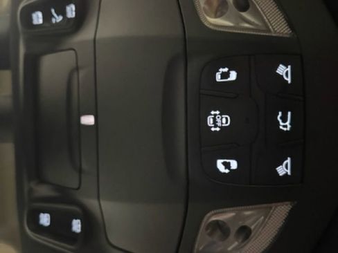 Used 2020 Chrysler Pacifica Limited image 16