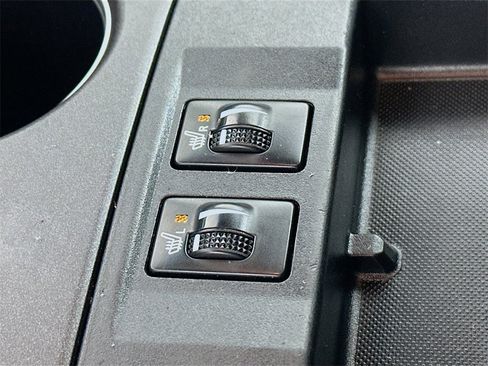 Used 2015 Toyota Camry image 19