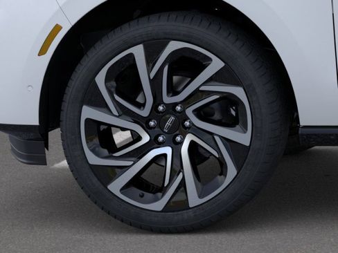 New 2026 Lincoln Navigator L Reserve AWD/4WD image 19
