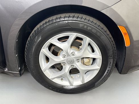 Used 2018 Chrysler Pacifica Touring Plus w/ Tire & Wheel Group image 32