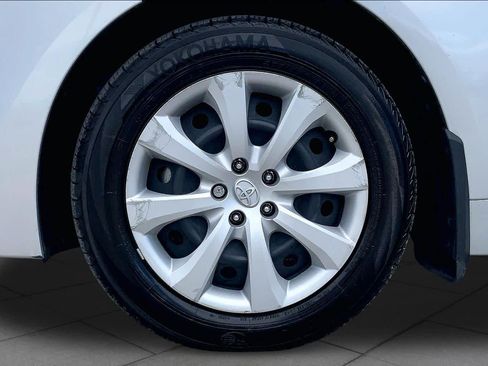 Used 2025 Toyota Corolla LE FWD image 11