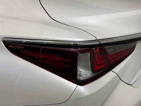 Used 2023 Lexus ES 350 w/ Premium Package image 19