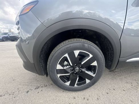 Used 2025 Nissan Kicks SV AWD/4WD image 12