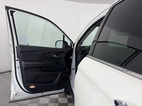 Used 2017 Honda Pilot Elite image 10