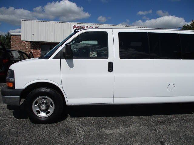 Used 2018 Chevrolet Express 3500 LT w/ LT Preferred Equipment Group RWD image 12