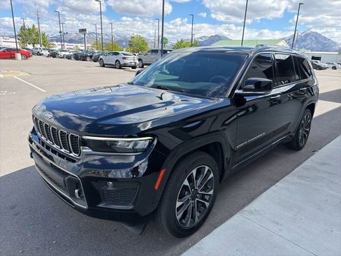 Used 2023 Jeep Grand Cherokee L Overland image 3