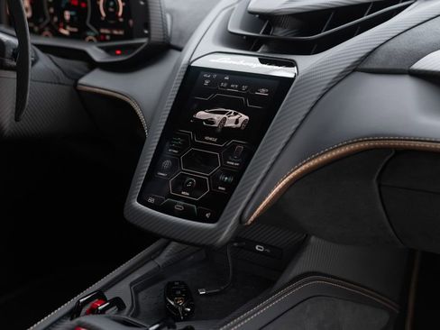 Used 2025 Lamborghini Revuelto AWD/4WD image 40