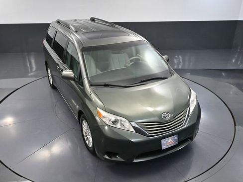 Used 2014 Toyota Sienna XLE image 55