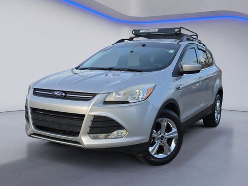 Used 2016 Ford Escape SE image 2