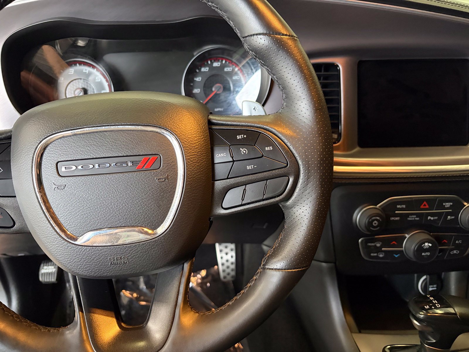 Used 2022 Dodge Charger R/T w/ Plus Group RWD image 15