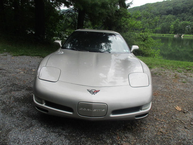 Used 2001 Chevrolet Corvette Coupe w/ Preferred Equipment Group2 RWD image 5