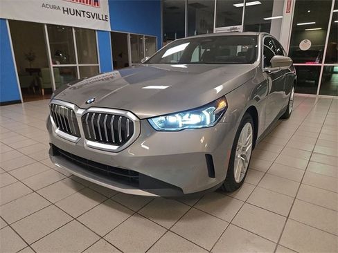 Used 2024 BMW 530i image 4