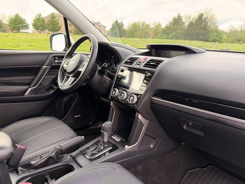 Used 2017 Subaru Forester 2.5i Touring AWD/4WD image 25
