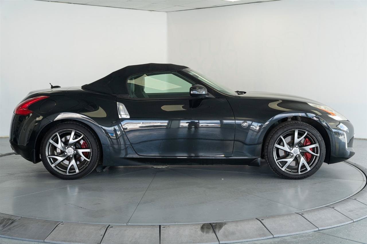 Used 2016 Nissan 370Z Touring Sport RWD image 9