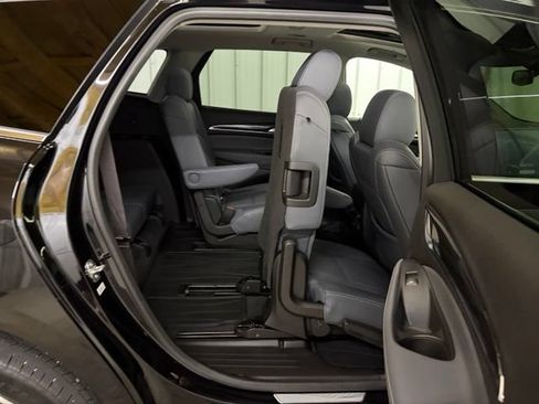 Used 2021 Buick Enclave Essence w/ Sun And Navigation Package AWD/4WD image 21