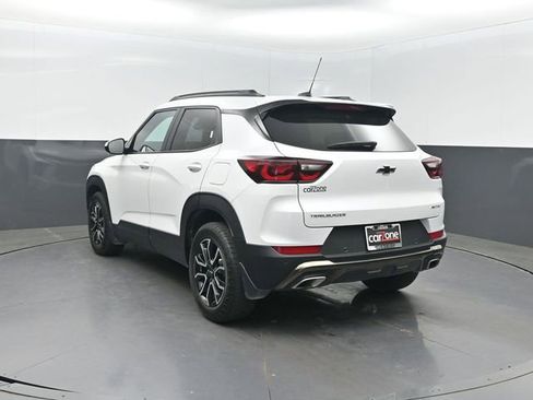 Used 2024 Chevrolet TrailBlazer ACTIV w/ Convenience Package FWD image 3