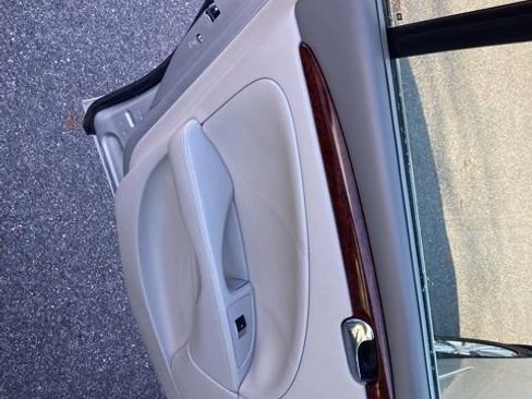 Used 2011 Buick Lucerne CXL image 25