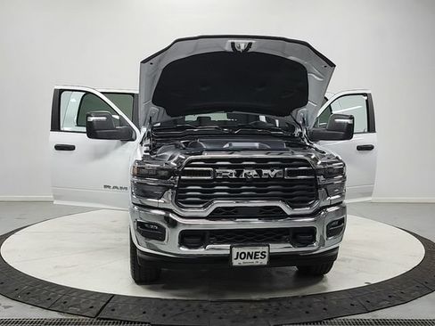 Used 2025 RAM 2500 Big Horn AWD/4WD image 10