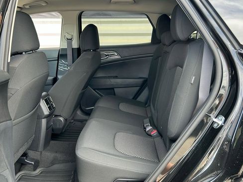 New 2025 Kia Sportage LX image 12