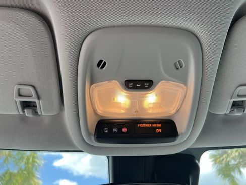 Used 2023 Chevrolet TrailBlazer LT FWD image 28