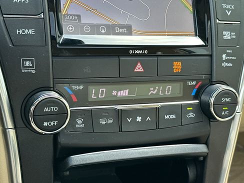 Used 2017 Toyota Camry XLE image 22