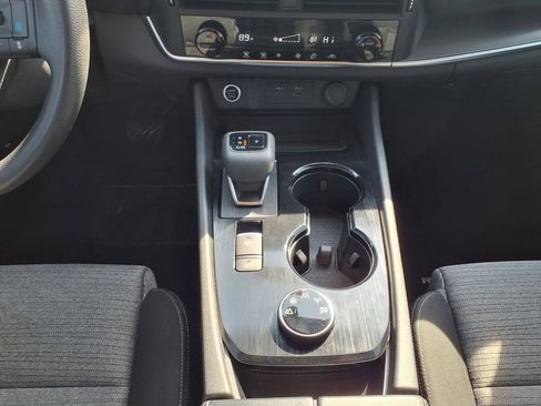 Used 2023 Nissan Rogue SV image 42