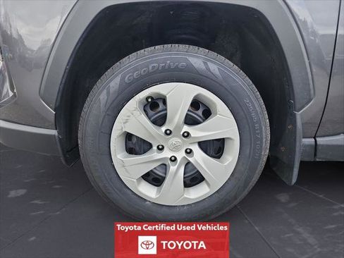 Certified 2022 Toyota RAV4 LE AWD/4WD image 16