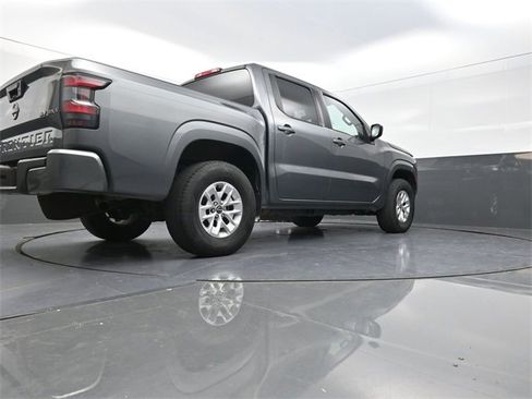 Used 2024 Nissan Frontier SV image 33