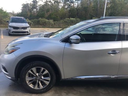 Used 2018 Nissan Murano SV image 13