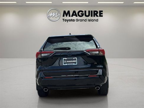 Used 2021 Toyota RAV4 SE image 4