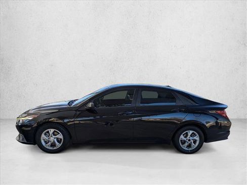 Used 2021 Hyundai Elantra SE image 9