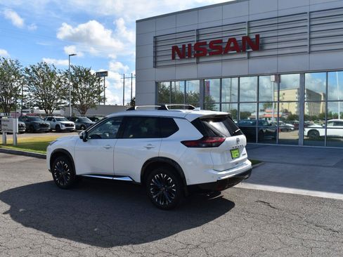 Used 2025 Nissan Rogue Platinum w/ Platinum Premium Package FWD image 6